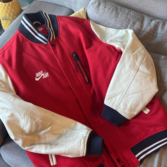 Nike Bomber Jacket - Gently Used - Picture 2 of 11